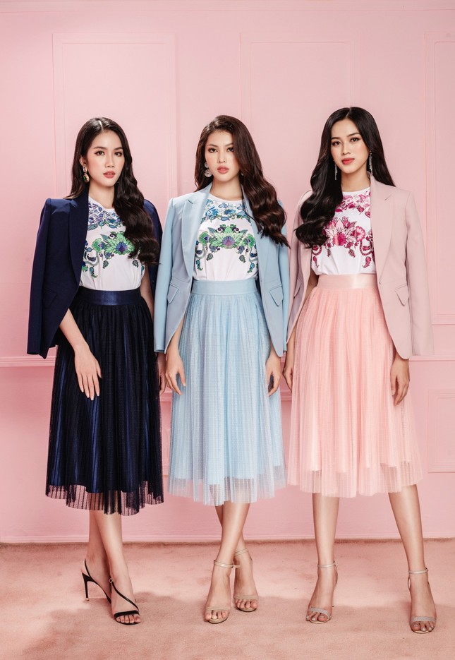 Hoa hậu Đỗ Thị Hà cùng hai Á hậu chọn gì để diện Tết và mùa lễ hội cuối năm? ảnh 6
