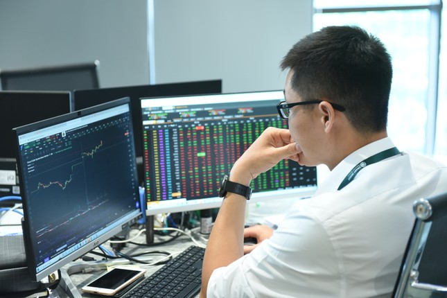 Chứng khoán đối mặt áp lực chốt lời tuần tới? ảnh 1