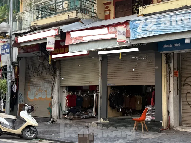&apos;Đột nhập&apos; phố kinh doanh sầm uất bậc nhất Hà Nội đóng cửa bất thường ảnh 1