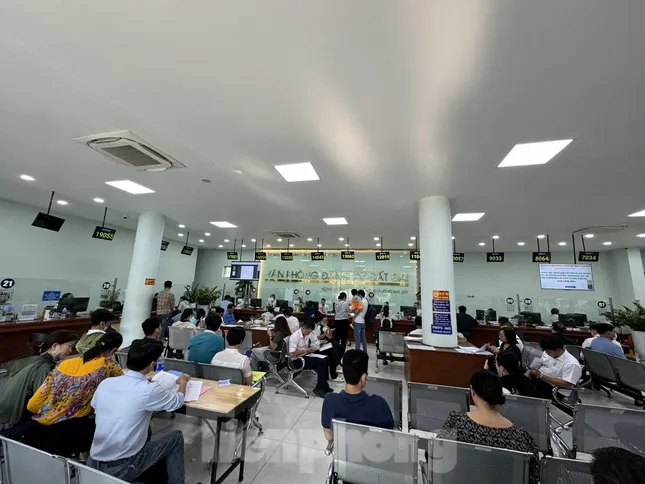 Gần 200 cán bộ về xã giải quyết thủ tục đất đai ảnh 1