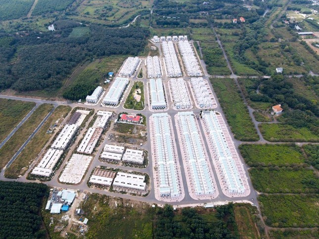 Hàng trăm người mua biệt thự &apos;ma&apos; của LDG muốn nhận nhà ảnh 1