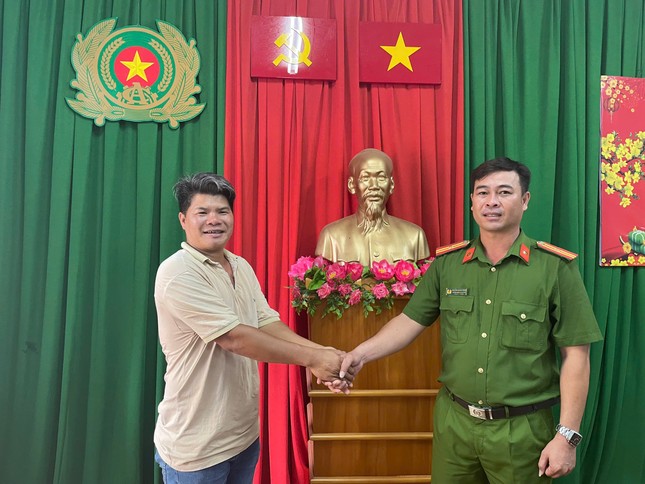 Bất ngờ nhận được 500 triệu chuyển vào tài khoản, người đàn ông trình báo công an ảnh 1