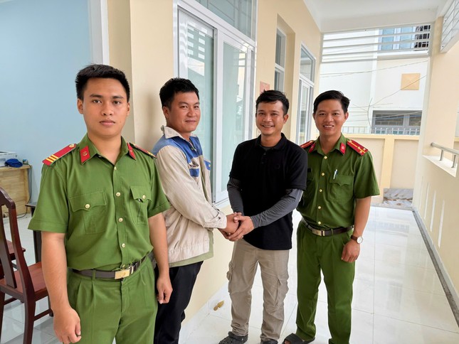 Bất ngờ nhận được 500 triệu chuyển vào tài khoản, người đàn ông trình báo công an ảnh 2