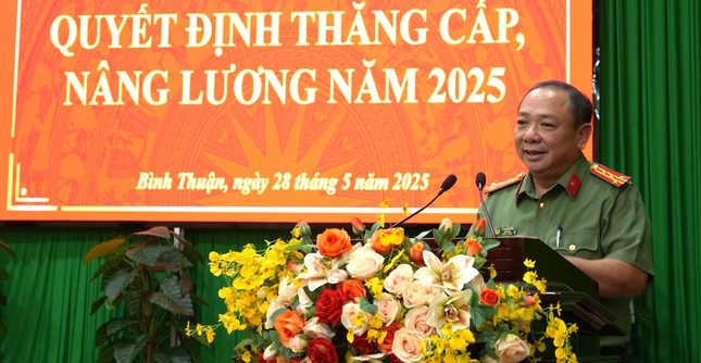 Bình Thuận, Ninh Bình: Hàng nghìn chiến sỹ công an được thăng cấp, nâng lương ảnh 2