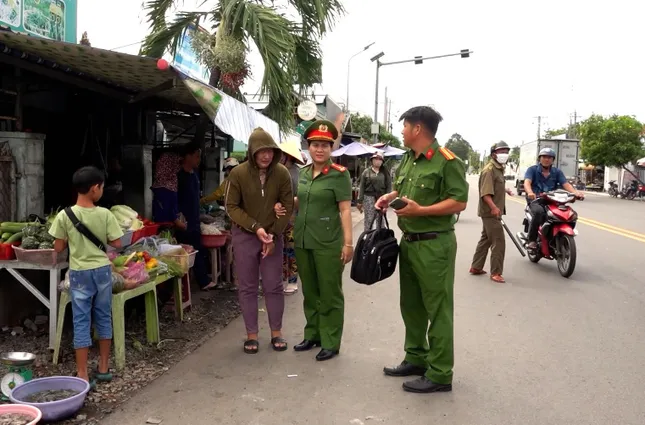 Người phụ nữ thực hiện hàng chục vụ cướp giật vé số ảnh 3