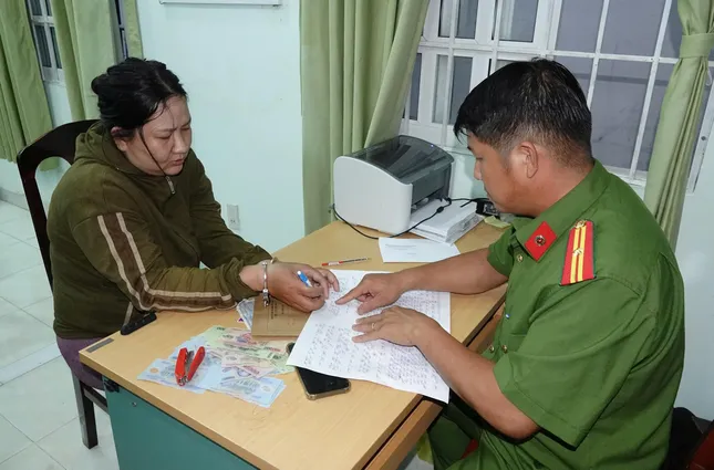 Người phụ nữ thực hiện hàng chục vụ cướp giật vé số ảnh 2