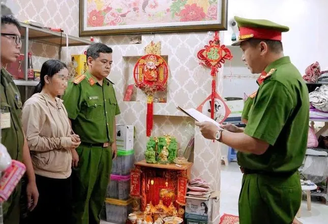 Bắt người phụ nữ thu lợi 'khủng' từ livestream bán hàng nhưng không nộp thuế ảnh 1