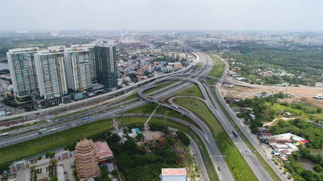 Doanh nghiệp bất động sản chống dịch Covid-19 với một 'cơ thể' yếu ớt ảnh 1