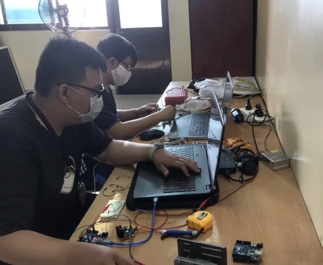 Xem Robot đi chống dịch COVID-19 ở khu cách ly lớn nhất nước ảnh 2