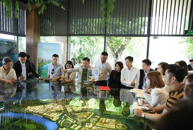 ‘Ngấm đòn’ COVID-19, nhiều DN địa ốc phải sống bằng nguồn khác ảnh 1