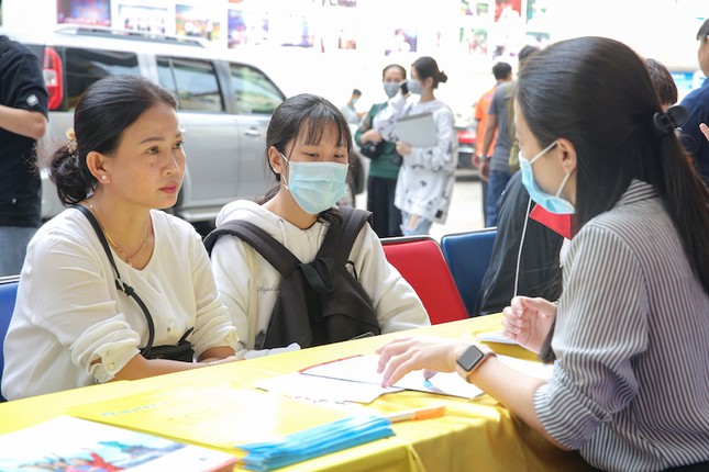 Nghịch lý mùa tuyển sinh 2020: Điểm cao nhưng nhiều ngành vẫn "trắng" thí sinh ảnh 1