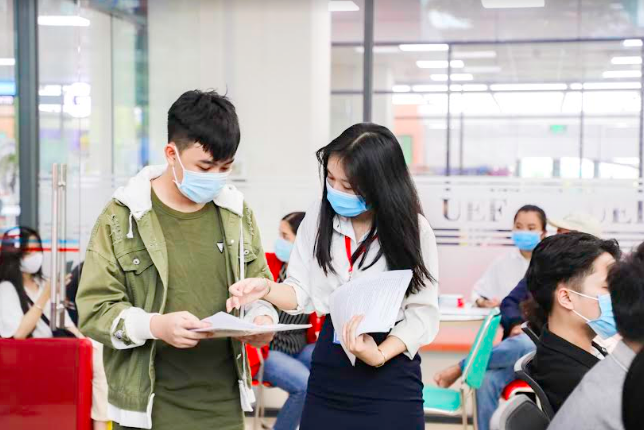 Điểm chuẩn bằng kết quả thi tốt nghiệp THPT của ĐH Kinh tế Tài chính TP. HCM cao nhất 24 ảnh 2