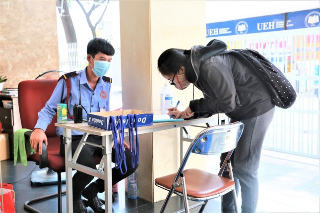 Học ở ngoại thành, sinh viên được giảm học phí ảnh 1