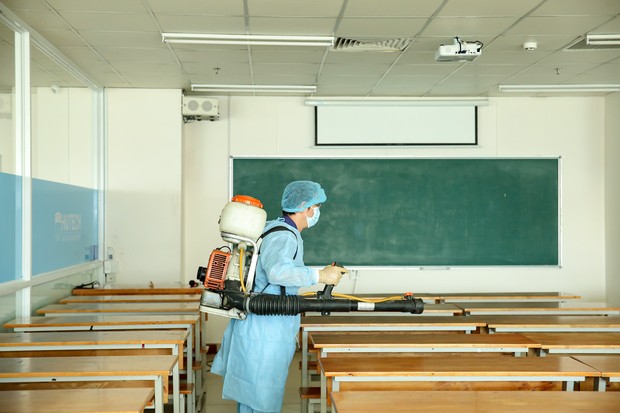 Hàng chục nghìn sinh viên đi học trở lại, chuyên gia cảnh báo gì? ảnh 3