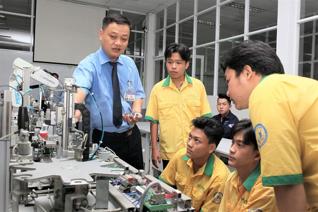Vì sao tuyển sinh cao đẳng, trung cấp vượt chỉ tiêu? ảnh 1