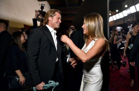 Angelina Jolie tức giận khi Brad Pitt giới thiệu vợ cũ Jennifer Aniston với các con ảnh 2