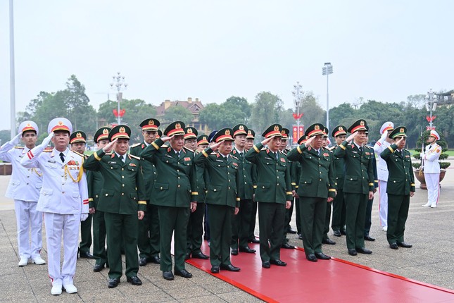 Lãnh đạo Đảng, Nhà nước viếng Chủ tịch Hồ Chí Minh và các Anh hùng liệt sĩ ảnh 5