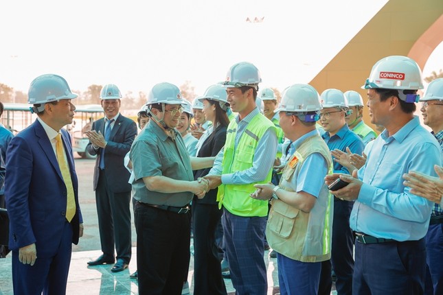 Thủ tướng Phạm Minh Chính kiểm tra tiến độ xây dựng Trung tâm Hội chợ Triển lãm Quốc gia ảnh 2