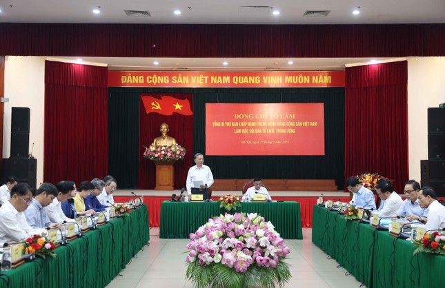 Nhân sự lãnh đạo phải hội tụ đủ đức, đủ tài, đủ tâm, đủ tầm, đủ sức, đủ nhiệt huyết cách mạng ảnh 2