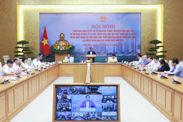 Thủ tướng: Nhà ở xã hội phải đầy đủ hạ tầng, không phải ở nơi &apos;khỉ ho cò gáy, đầu thừa đuôi thẹo&apos; ảnh 2