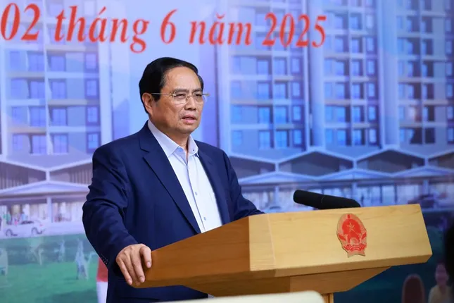 Thủ tướng: Nhà ở xã hội phải đầy đủ hạ tầng, không phải ở nơi &apos;khỉ ho cò gáy, đầu thừa đuôi thẹo&apos; ảnh 1