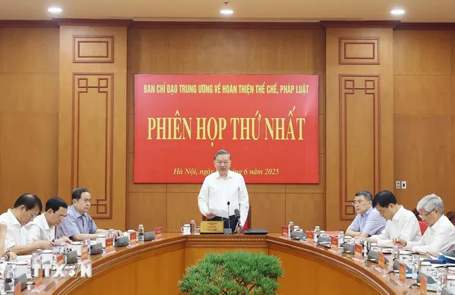 Xử lý nghiêm tổ chức đảng, đảng viên trì hoãn, cản trở các nhiệm vụ, giải pháp hoàn thiện thể chế ảnh 1