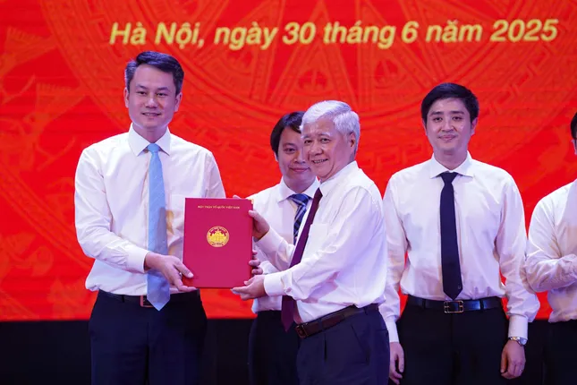 Công bố quyết định về công tác cán bộ tại Cơ quan Uỷ ban Trung ương MTTQ Việt Nam ảnh 7
