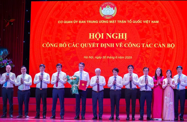 Công bố quyết định về công tác cán bộ tại Cơ quan Uỷ ban Trung ương MTTQ Việt Nam ảnh 8