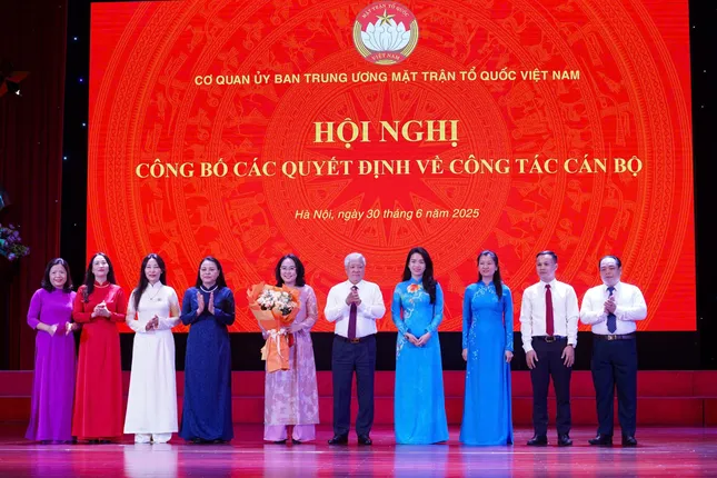 Công bố quyết định về công tác cán bộ tại Cơ quan Uỷ ban Trung ương MTTQ Việt Nam ảnh 11