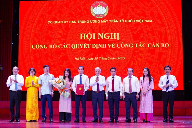 Công bố quyết định về công tác cán bộ tại Cơ quan Uỷ ban Trung ương MTTQ Việt Nam ảnh 4
