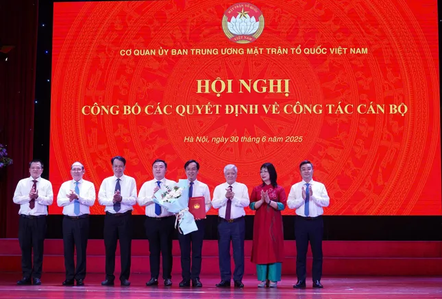 Công bố quyết định về công tác cán bộ tại Cơ quan Uỷ ban Trung ương MTTQ Việt Nam ảnh 2