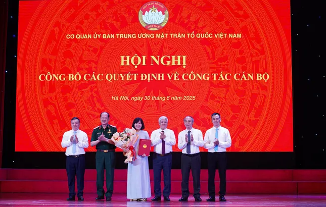 Công bố quyết định về công tác cán bộ tại Cơ quan Uỷ ban Trung ương MTTQ Việt Nam ảnh 10