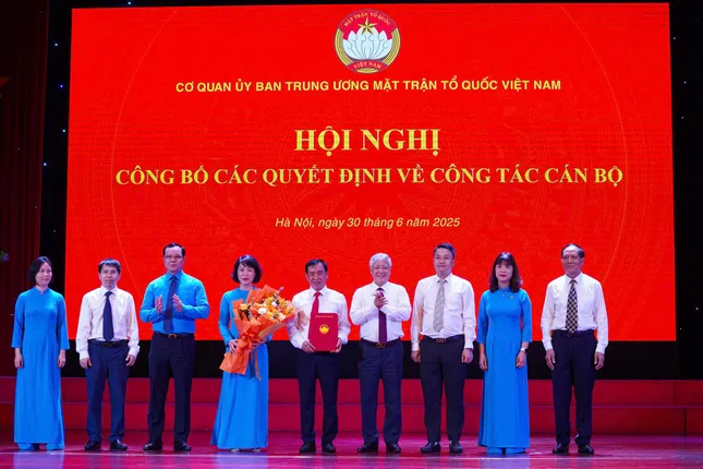 Công bố quyết định về công tác cán bộ tại Cơ quan Uỷ ban Trung ương MTTQ Việt Nam ảnh 9