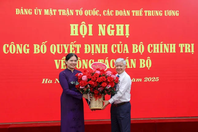 Triển khai quyết định của Bộ Chính trị về công tác cán bộ ảnh 1
