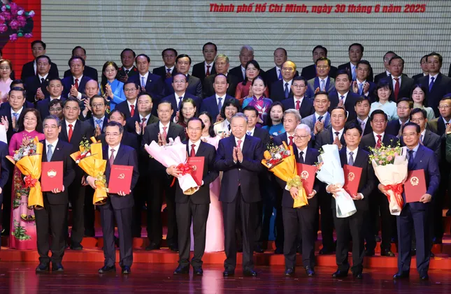 Bộ Chính trị chỉ định ông Nguyễn Văn Nên giữ chức Bí thư Thành ủy TPHCM mới ảnh 2