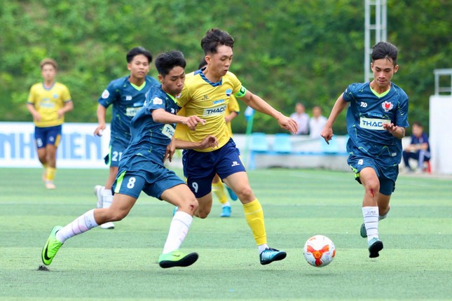 ‘Đại tiệc’ bàn thắng trong ngày khai mạc giải bóng đá sinh viên khu vực Nam Trung bộ - Tây Nguyên ảnh 3