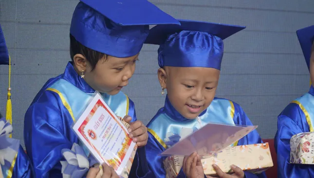 Lễ khai giảng đặc biệt trong bệnh viện của bệnh nhi ung thư ảnh 2