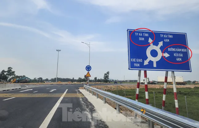 Khó hiểu biển báo địa danh ‘lạ’ trên cao tốc Hà Tĩnh ảnh 3