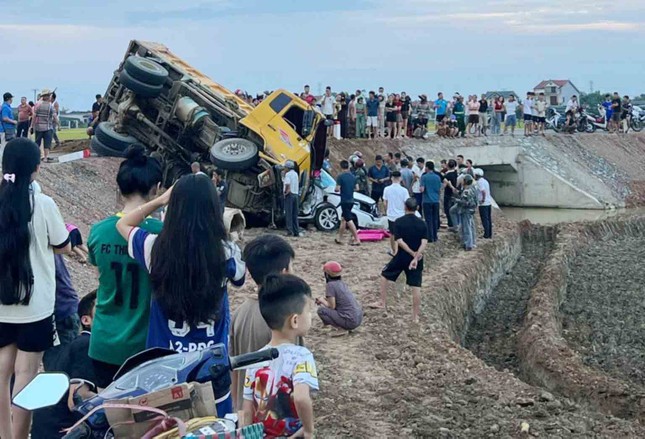 Khắc phục bất cập dọc tuyến đường dẫn lên cao tốc ở Hà Tĩnh để giảm tai nạn ảnh 4