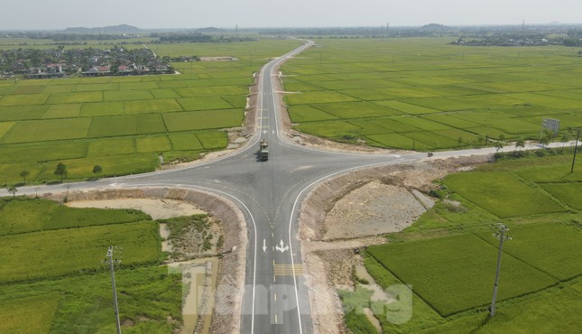 Khắc phục bất cập dọc tuyến đường dẫn lên cao tốc ở Hà Tĩnh để giảm tai nạn ảnh 1
