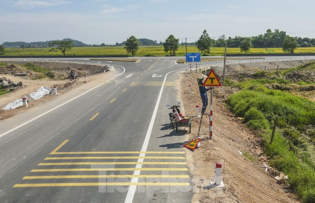 Khắc phục bất cập dọc tuyến đường dẫn lên cao tốc ở Hà Tĩnh để giảm tai nạn ảnh 6