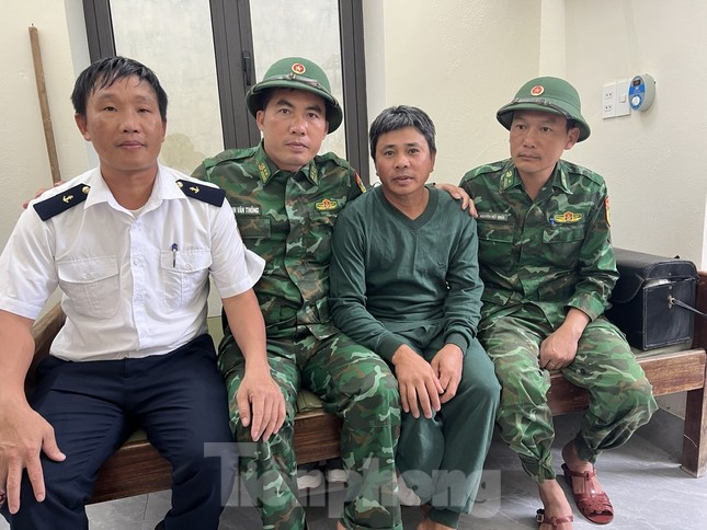 Thuyền viên tàu chở than bị chìm bàng hoàng kể 15 giờ vật lộn giữa đại dương ảnh 1