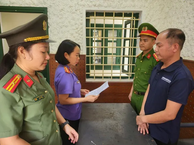 Trưởng văn phòng tạp chí lừa 1,2 tỷ đồng để &apos;chạy&apos; cấp phép mỏ đất ảnh 1