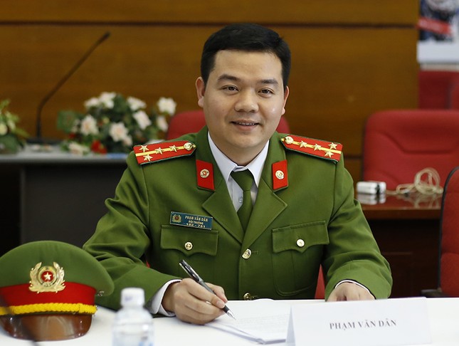 Quà 8/3 của cảnh sát hình sự và chàng trai vàng hoá học ảnh 1