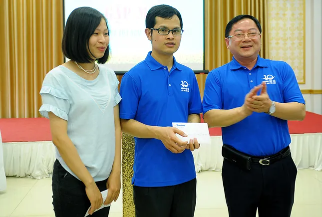 Tài năng trẻ Việt Nam về đất Tổ báo công ảnh 6
