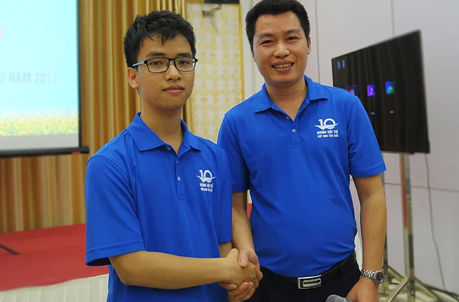 Tài năng trẻ Việt Nam về đất Tổ báo công ảnh 5