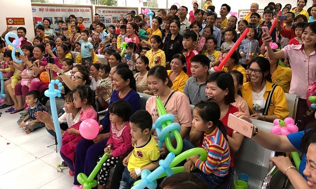 Gieo nụ cười cho bệnh nhi ảnh 3