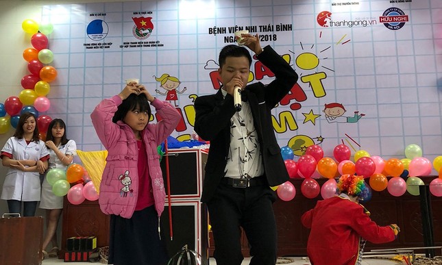 Gieo nụ cười cho bệnh nhi ảnh 1