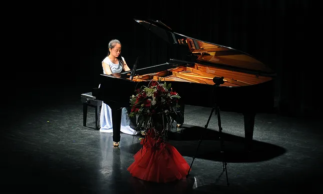 Nghệ sĩ trẻ độc tấu piano gây quỹ ủng hộ bệnh nhi ảnh 1