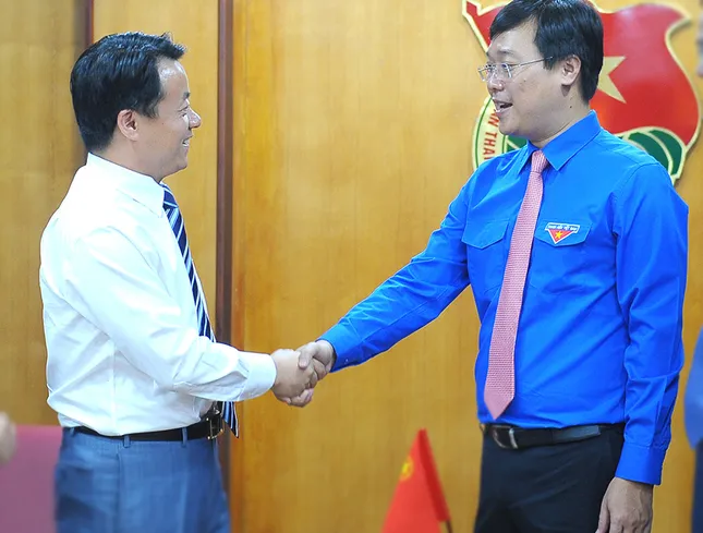 Bí thư thứ nhất T.Ư Đoàn tiếp đoàn đại biểu thanh niên Trung Quốc ảnh 2